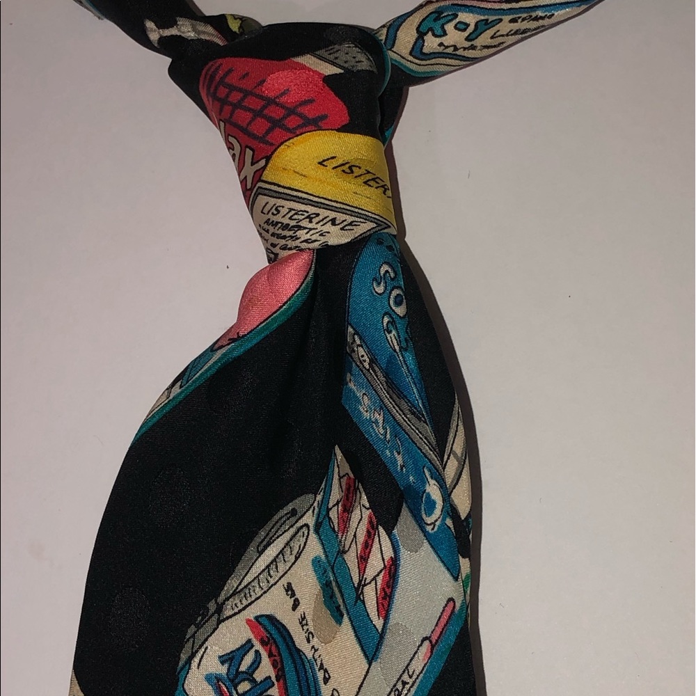 Nicole Miller Personal Beauty/Grooming Themed Tie